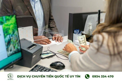 Nên chuyển tiền vào đầu tuần để tránh bị chậm hay gián đoạn